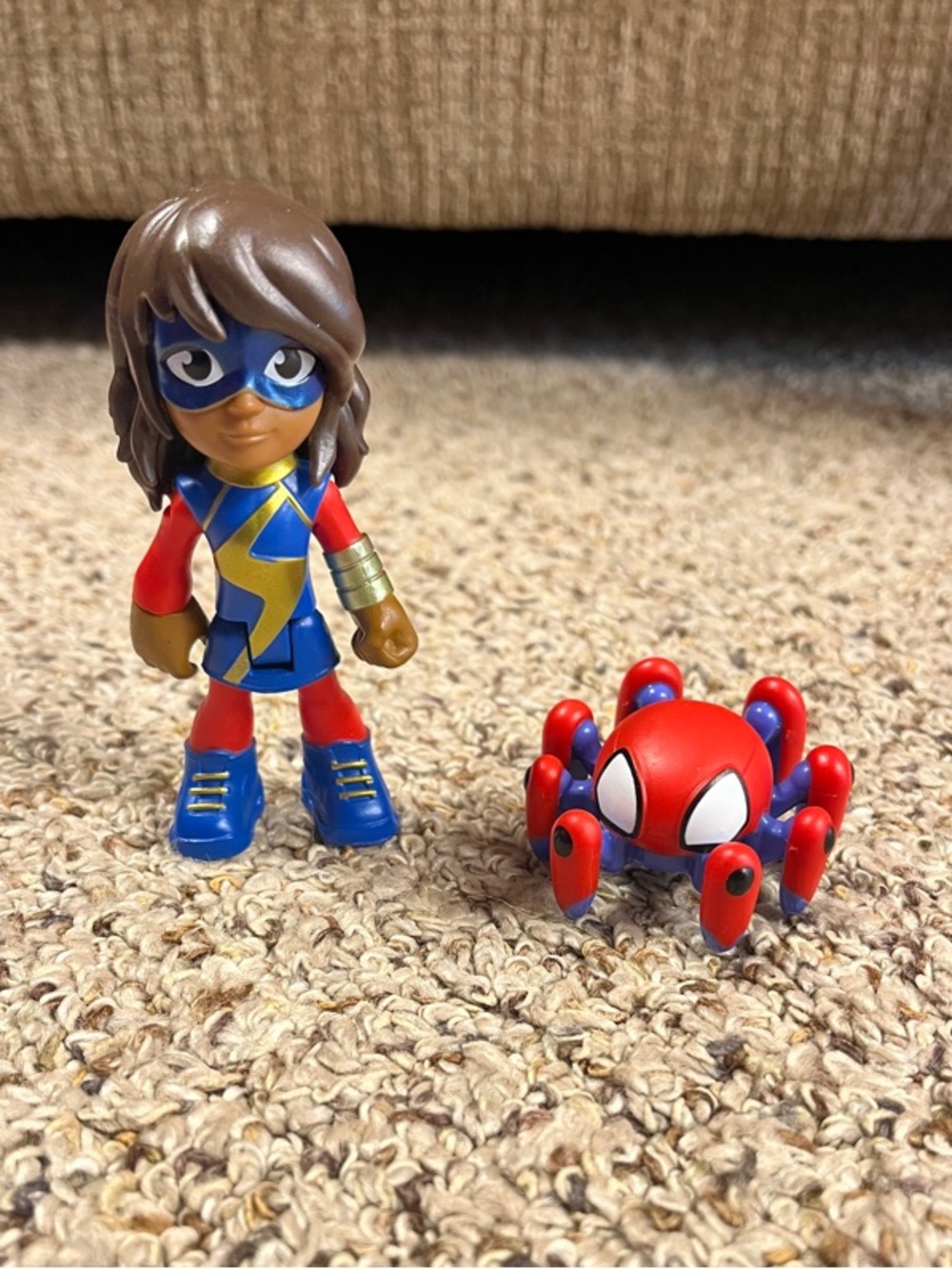 Marvel Ms. Marvel Figure with Trace-E Spider-Bot